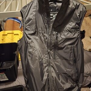 H&M Black Vest. Windproof, Water Repellant